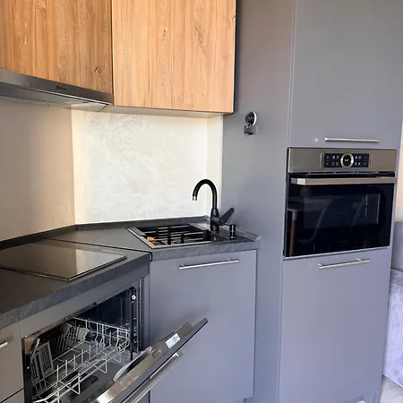 Apartman La Ion 2 *